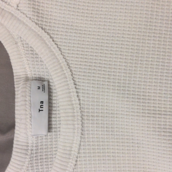 TNA waffle knit top with rounded edge bottom size med - Picture 2 of 4